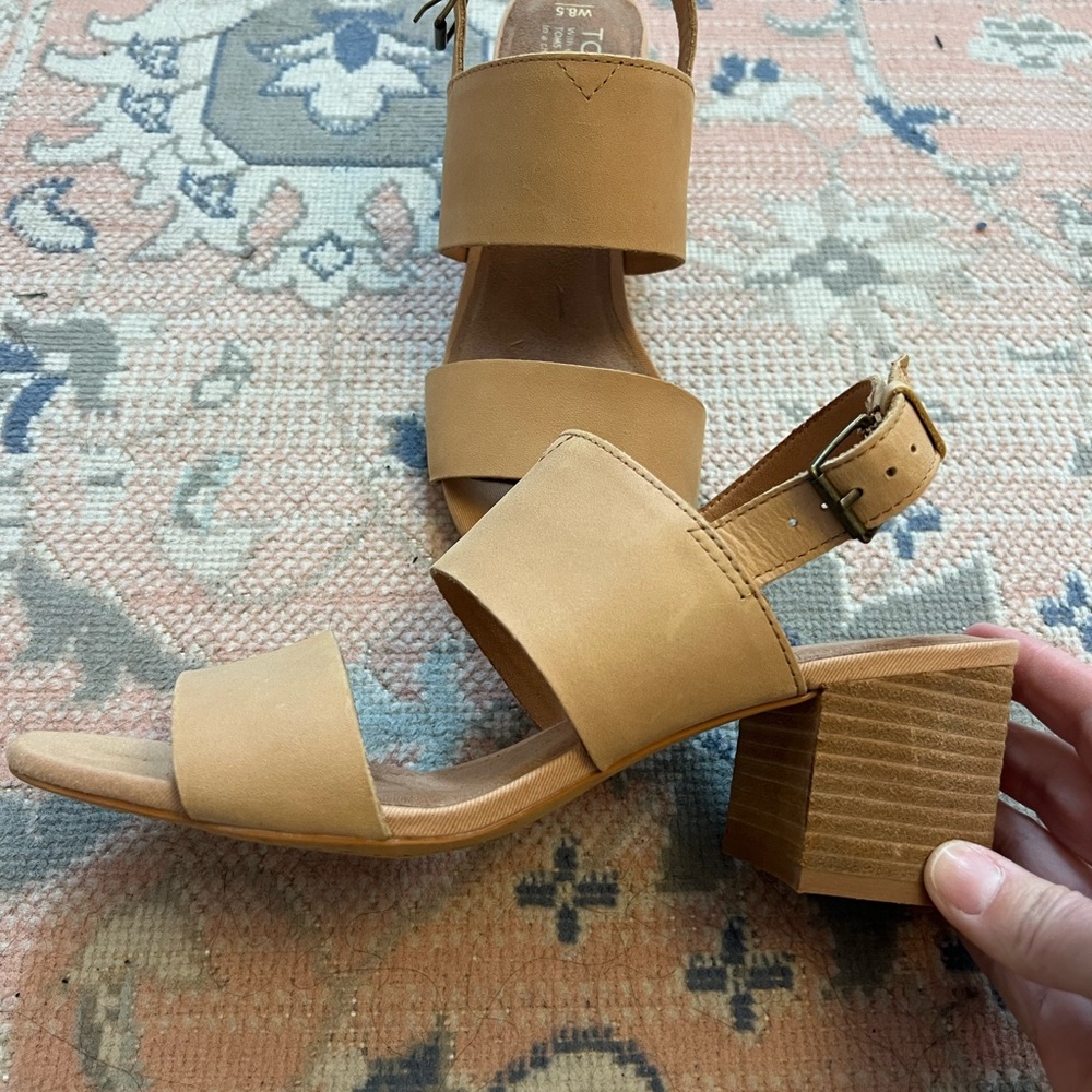 TOMS Women's Classic Tan Sandals - Picture 2 of 3